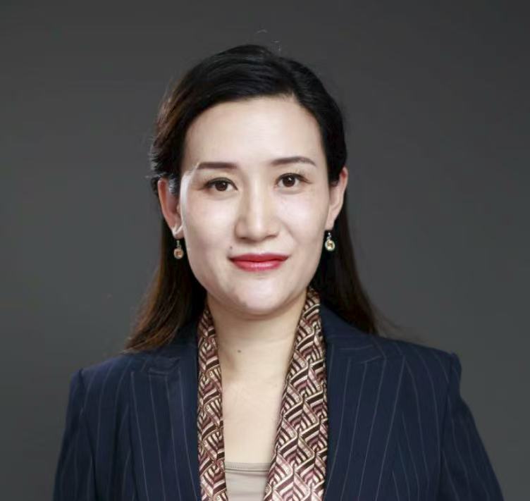 毕业于中国传媒大学