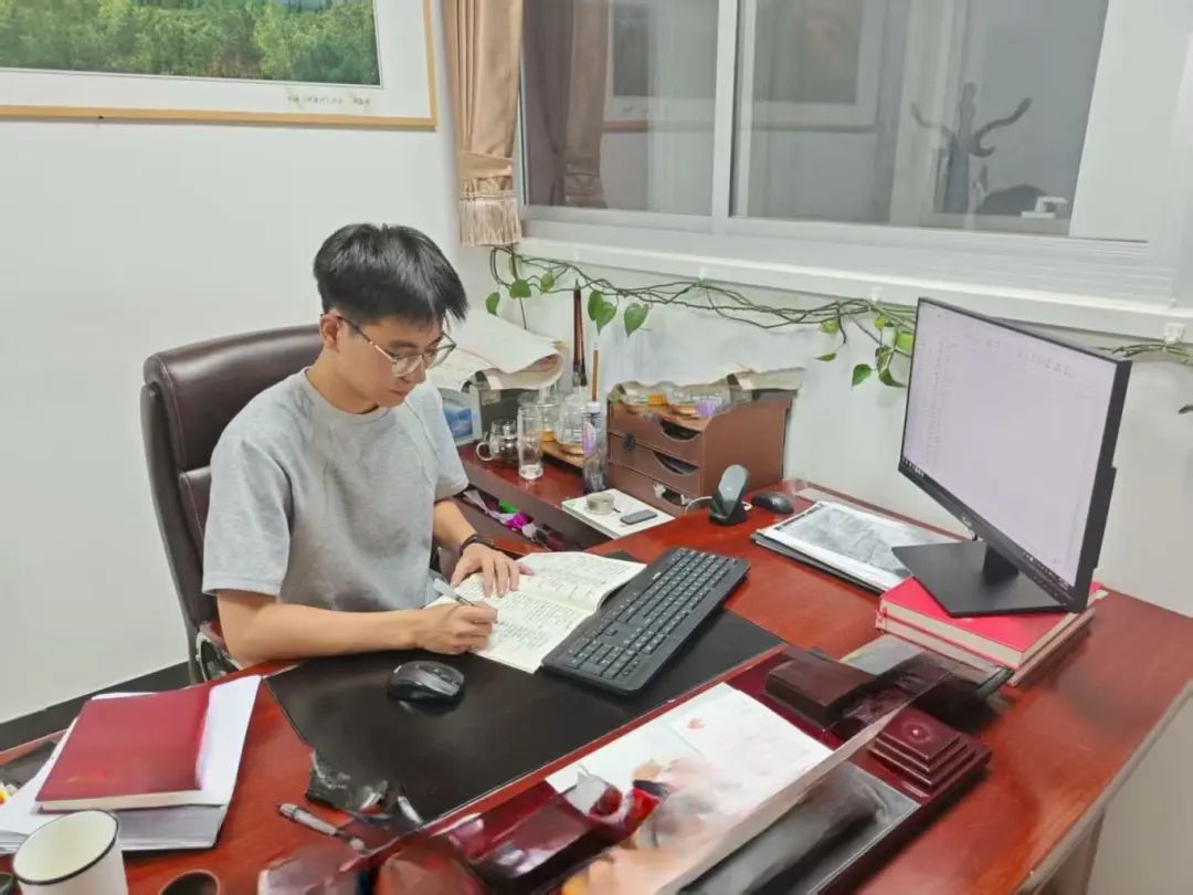 对照阅读来自不同专业的学子们带着对家