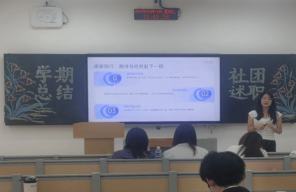 社团管理部成员以及各社团汇报人员齐聚
