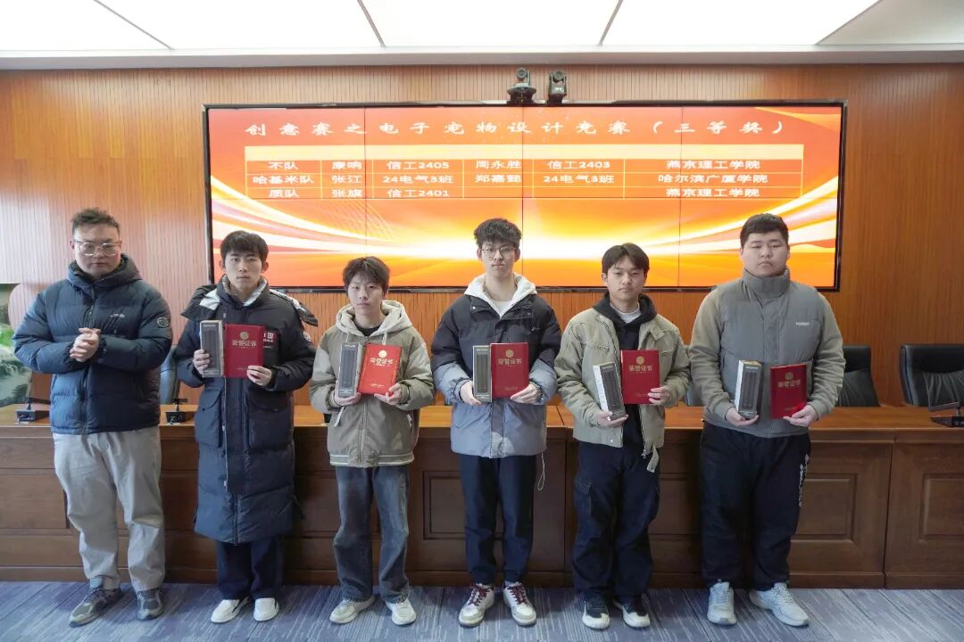 生动定格了大家在训练营中的奋斗足迹与